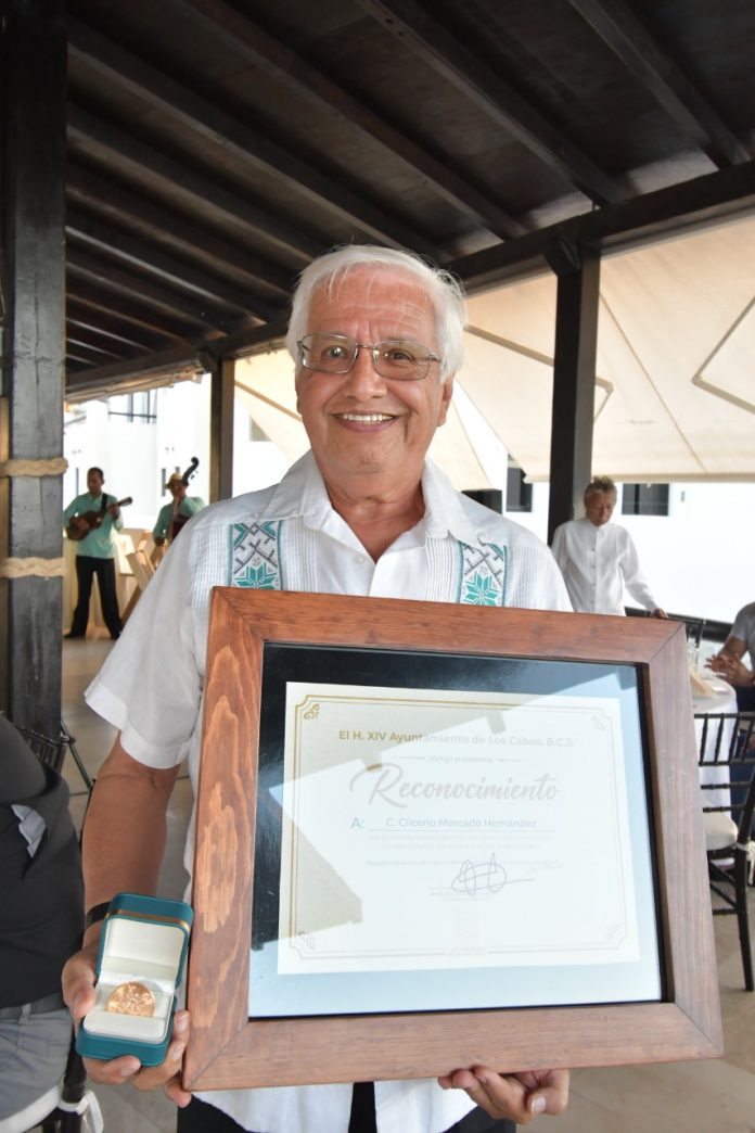 06 Reconoce Gobierno Municipal A Clicerio Mercado Por Ser El Rostro Y La Voz De Los Torneos De Pesca De Baja California Sur2