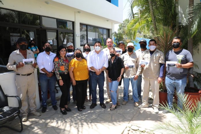 03 Como Reconocimiento A Su Trabajo, Entregan Incentivo Económico Al Personal De Comercialización Del Oomsapas Los Cabos8