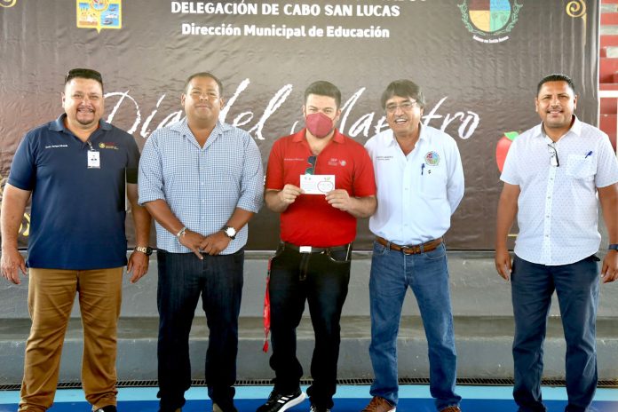 06 Retoma Oscar Leggs Castro La Entrega De Estímulos Económicos Al Personal Que Labora En El Sector Educativo1