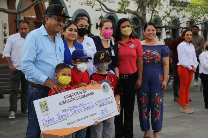 01 XIV Ayuntamiento De Los Cabos Entrega De Apoyos A Jóvenes Estudiantes Y Deportistas Erogaron $180 Mil Pesos En Equipo De Cómputo Y Ayuda Económica 6
