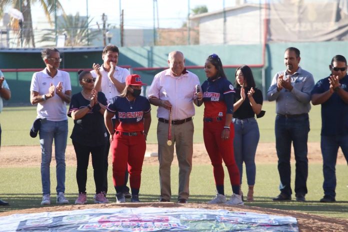 FOTO2 BOLETIN 377 INAUGURACION FEMENIL BEISBOL