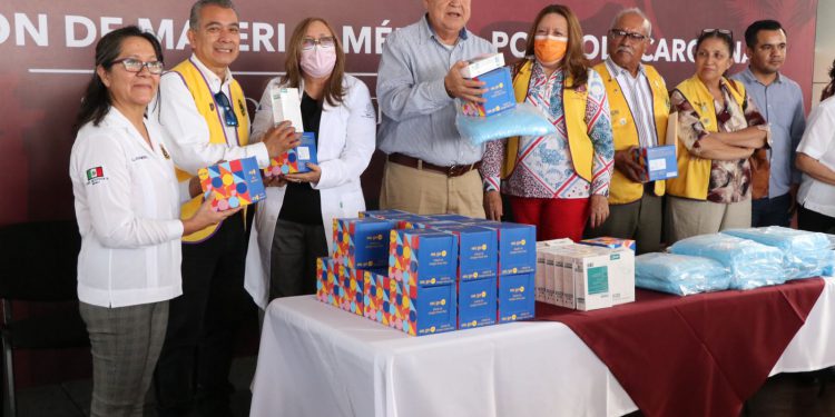 El Gobierno del Estado que encabeza Víctor Manuel Castro Cosío recibió un donativo consistente en material médico por parte de la Fundación ¡Hola Carolina!, organización sin fines de lucro, a través del Club de Leones La Paz Fundador.