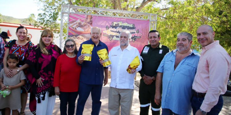 Al inaugurar el primer Festival de la Machaca, el Queso y el Chorizo, en la comunidad de San Antonio, el gobernador Víctor Castro Cosío y el secretario de Turismo Federal, Miguel Torruco Marqués, coincidieron en sumar voluntades y esfuerzos para fortalecer nuestras raíces y el origen sudcaliforniano a través actividades como ésta en donde se da una muestra de nuestra riqueza gastronómica.