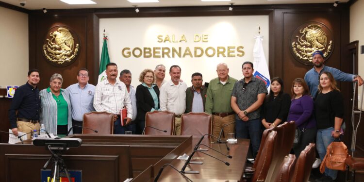 Tras el proceso de negociación establecido entre el Gobierno del Estado y el Sindicato de Burócratas, el gobernador del estado, Víctor Manuel Castro Cosío anunció que, con un esfuerzo extraordinario por parte de la administración estatal, se dará cumplimiento de manera escalonada al incremento del 10% en el sueldo, sobresueldo y 14 de los bonos solicitados.