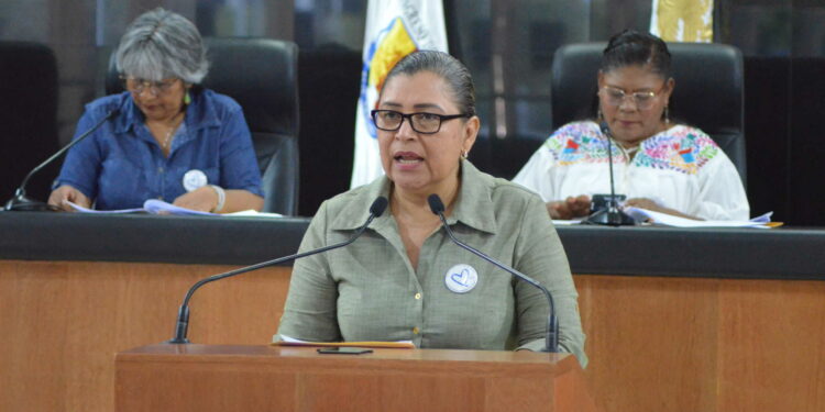 La diputada María Luisa Ojeda González, exhortó hoy al Secretario General de Gobierno, para que se convoque a sesión al Sistema Estatal para la Prevención, Atención, Sanción y Erradicación de la Violencia contra las Mujeres, SEPASEVM dando cabal cumplimiento a la Ley de Acceso de la Mujeres a una Vida Libre de Violencia.