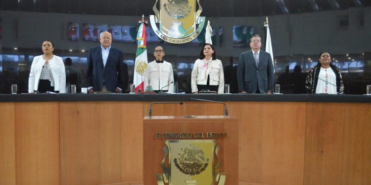 La XVI Legislatura llevó a cabo sesión solemne para conmemorar el 49 Aniversario de la promulgación, publicación y entrada en vigor de la Constitución Política de BCS.