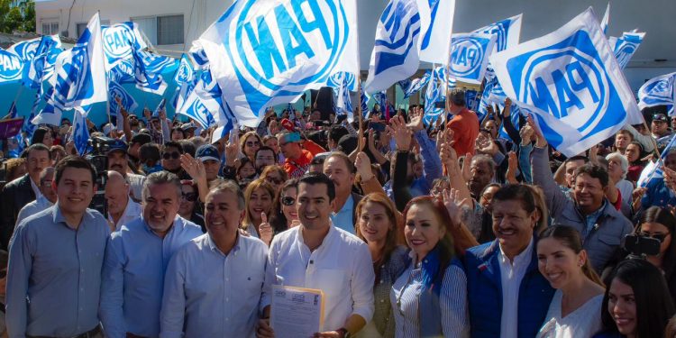 El diputado panista Rigo Mares, registró su pretensión de ser el candidato de su partido a la alcaldía de La Paz.