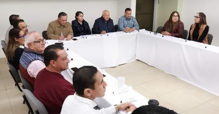 En San José del Cabo, el gobernador Víctor Manuel Castro Cosío sostuvo reunión de trabajo con los titulares de las instituciones que coordinan el esfuerzo del Gobierno del Estado en el municipio de Los Cabos.