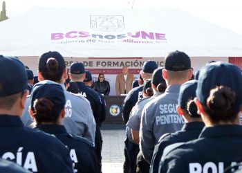 ENCABEZA GOBERNADOR VCC CLAUSURA DE CURSO INICIAL DE 108 ELEMENTOS DE SEGURIDAD PÚBLICA