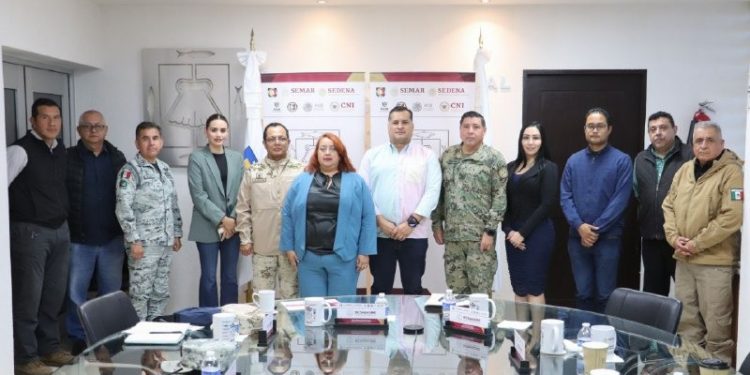 En la sesión de la Mesa de Seguridad, se contó con la participación del Instituto Nacional Electoral en Baja California Sur (INEBCS), representado por la vocal Ejecutiva de la Junta Local, Sinia Álvarez Ramos, con el objetivo de establecer los mecanismos de colaboración entre las autoridades electorales y las instituciones de seguridad y justicia de la entidad, antes, durante y después de la jornada del 6 de junio, informó el secretario General de Gobierno, José Saúl González Núñez.