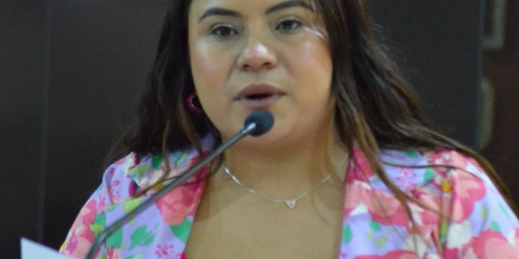 Las diputadas María Luisa Trejo Piñuelas y Guadalupe Vázquez Jacinto, coincidieron en que es tiempo de la transformación, del tiempo del Pueblo, de afianzar valores, ideales del humanismo mexicano y volver a cincelar la Constitución su esencia democrática y social.