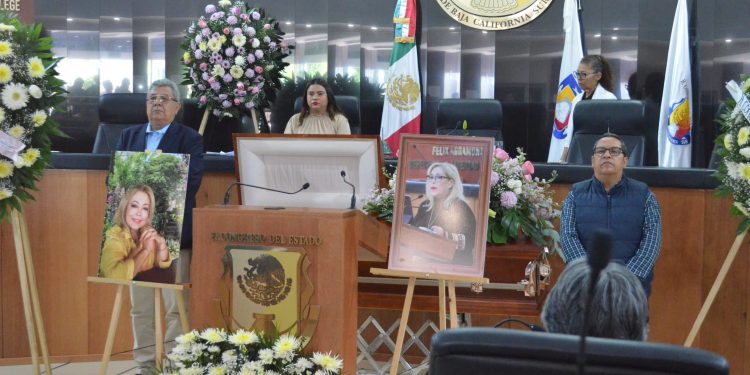 En el Congreso de BCS, rinden homenaje póstumo a Anita Beltrán Peralta.