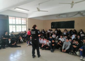 IMPARTE POLICÍA CIBERNÉTICA TEMAS DE LEY OLIMPIA Y CIBERACOSO A ESCUELAS