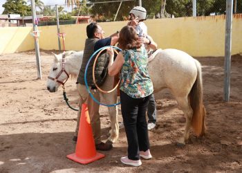 MEDIANTE LA EQUINOTERAPIA ATENDERÁ EL CAM 9 A NIÑOS CON DISCAPACIDADES DIVERSAS
