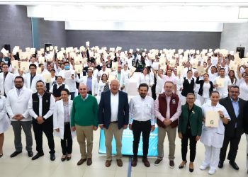 EN UN ACTO DE JUSTICIA LABORAL, OTORGA IMSS-BIENESTAR 461 BASES A TRABAJADORES DEL SISTEMA DE SALUD EN BCS