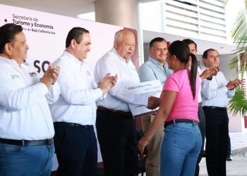 ENTREGA VMCC MICROFINANCIAMIENTOS A 85 FAMILIAS DE LA PAZ