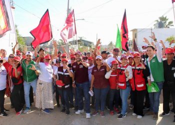 Entre arengas y batucada, convoca Christian Agúndez a votar 5 de 5 en la jornada del 02 de junio, en su recorrido por la colonia Los Cangrejos