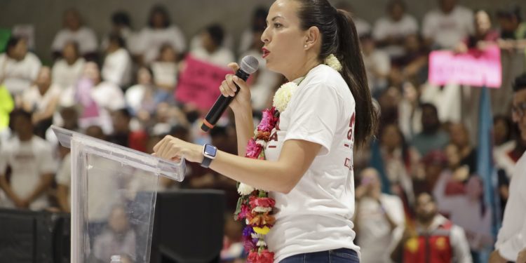 La Paz, BCS. “Vamos juntos por cinco de cinco, y con Milena Quiroga va a continuar la cuarta transformación en La Paz”, afirmó el candidato a Senador por Baja California Sur, Homero Davis Castro al asistir al acto de arranque de campaña de la candidata a la presidencia municipal Milena Quiroga y las y los candidatos a diputados locales.