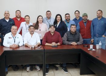 Mejorar la Salud y mayor generación de energía, propuestas de Homero Davis ante electricistas de BCS