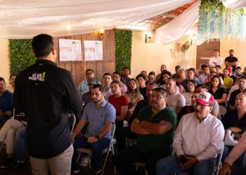 Encuentro de Manuel Cota con amigos y amigas