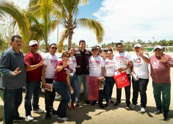 Todos Santos y su gente reciben con gusto al candidato Manuel Cota