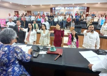 Rinden protesta diputadas y diputados suplentes en el Congreso de BCS