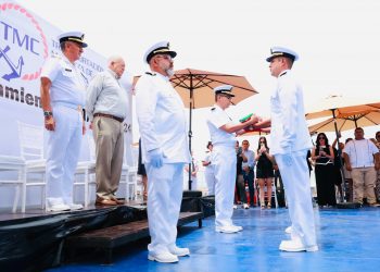 ATESTIGUA GOBERNADOR DE BCS, ABANDERAMIENTO DE BUQUE SANTA RITA DE TMC