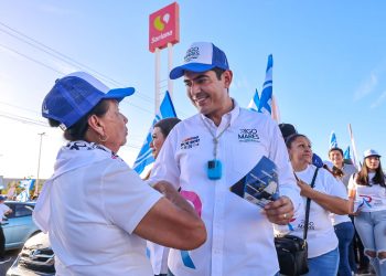 Promete Rigo Mares bono a trabajadores de la educación de La Paz