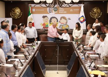 RECIBE GOBERNADOR DE BCS, A INTEGRANTES DEL PRIMER GABINETE LEGAL INFANTIL