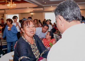Festejan candidatos de Sigamos haciendo historia en La Paz a madres por su día
