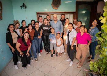 Se reúne Manuel Cota con integrantes del sector educativo.