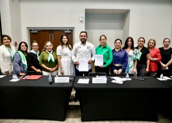 Erradicar la violencia contra las mujeres, con más presupuesto a programas institucionales de prevención y educación, compromiso de Christian Agúndez con la AMMJE