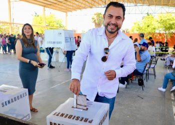 Emitió su voto Christian Agúndez en San José del Cabo