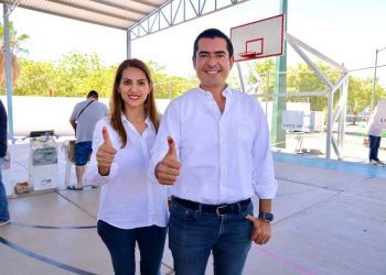 Rigo Mares, candidato a la presidencia municipal de La Paz, por la alianza ” Juntos por BCS”,  realizó su voto.