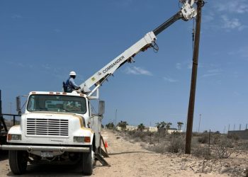 CONTINÚAN TRABAJOS DE ELECTRIFICACIÓN EN SAN JUANICO