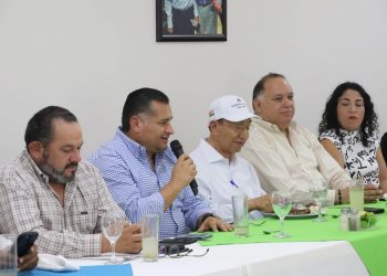 Trascendental reunión estratégica de trabajo del secretario general de gobierno Saúl González con líder nacional de la CROC Isaías González,
