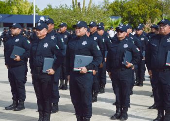 ENTREGA SSPE INSIGNIAS DE ASCENSOS A POLICÍAS ESTATALES Y PENITENCIARIOS DE BCS