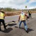 INICIA GOBIERNO DE BCS BACHEO SOBRE LA CARRETERA TRANSPENINSULAR
