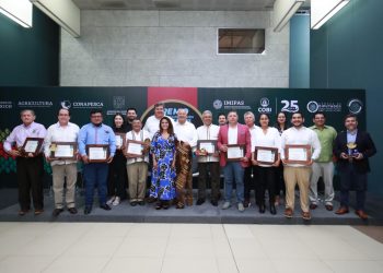 ENTREGA GOBERNADOR VMCC PREMIO NACIONAL DE PESCA Y ACUACULTURA SUSTENTABLES