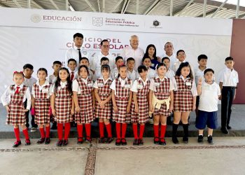 ENCABEZA GOBERNADOR VMCC INICIO DEL CICLO ESCOLAR 2024-2025 EN BCS