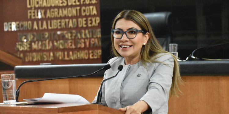 Diputada Guadalupe Saldaña.