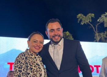 ASISTE PAZ OCHOA A LA TOMA DE PROTESTA DE SUS HOMÓLOGOS EN COMONDÚ, LA PAZ Y LOS CABOS