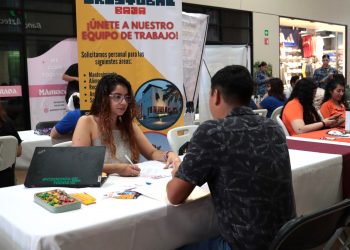 CELEBRAN FERIA DE EMPLEO EN LA PAZ: ASISTEN MÁS DE 450 PERSONAS