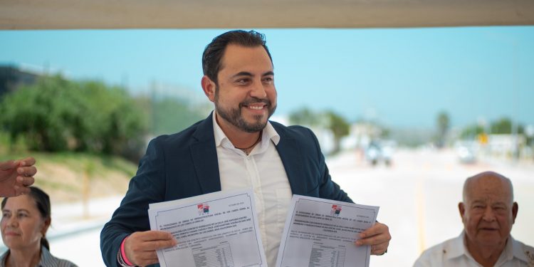 Como parte de las acciones de mejoramiento vial en San José del Cabo, el XV Ayuntamiento de Los Cabos por medio del alcalde Christian Agúndez Gómez, recibió en donación la pavimentación integral de las calles Jaime Nunó y José Antonio Castro Guluarte por parte del Fideicomiso de Obra e Infraestructura Social (FOIS), para beneficio total de 136 mil 285 habitantes.