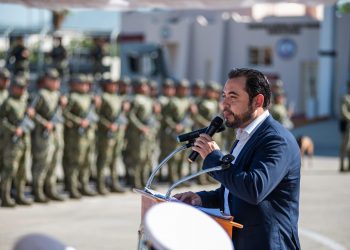 Encabeza alcalde Christian Agúndez Gómez, ceremonia del 203° aniversario de la creación de la Armada de México en Cabo San Lucas