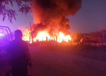 Responde Gobierno de Los Cabos ante incendio en casa habitación de SJC; acudió el secretario general Alberto Rentería