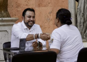 RECIBE CHRISTIAN AGÚNDEZ A FAMILIAS CABEÑAS EN AUDIENCIAS PÚBLICAS