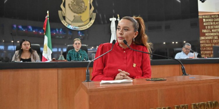 En el Congreso de BCS, nombran a María Amanda Urban Domínguez como la ganadora de la medalla María Dionisia Villarino Espinoza 2024.