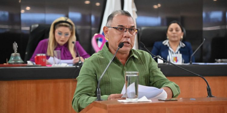 El diputado Rafael Silva Leal  se pronunció para que en el 2025, se  destine mayor presupuesto al SEDIF para contratar a 18 personas cuidadoras para niñas, niños y adolescentes de Casa Cuna - Casa Hogar.