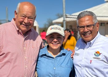 VISITAN GOBERNADOR Y ALCALDESA LA COMUNIDAD DE TEMBABICHE, EN LORETO
